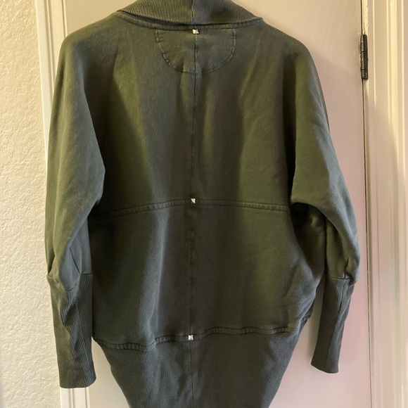 Large Wilfred Sweater - Picture 2 of 2